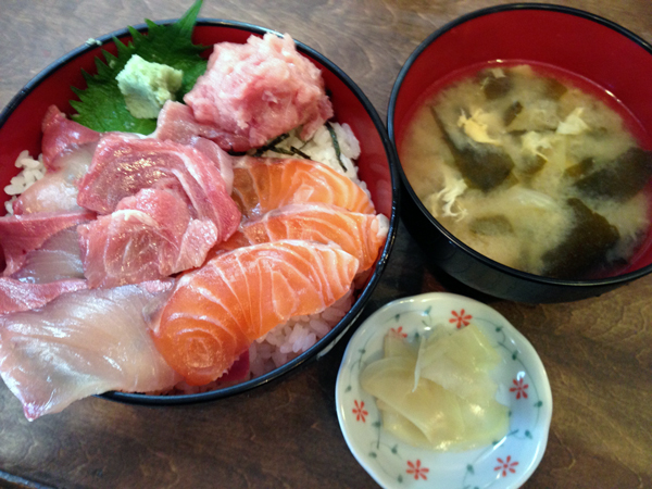 ブリ・サーモン・脳天・ねぎとろ丼