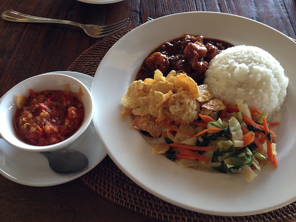 ランチプレートとサンバルソース