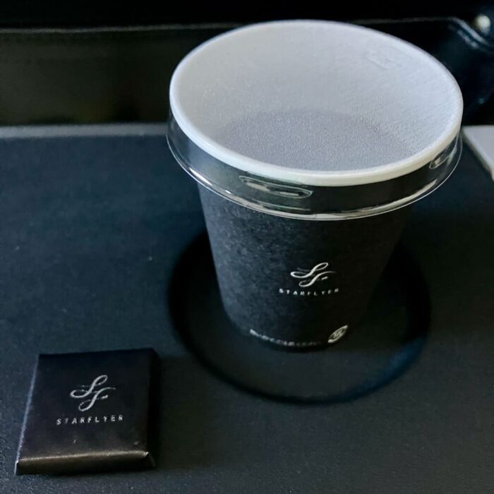 スターフライヤーの機内サービス(コーヒー&チョコレート)